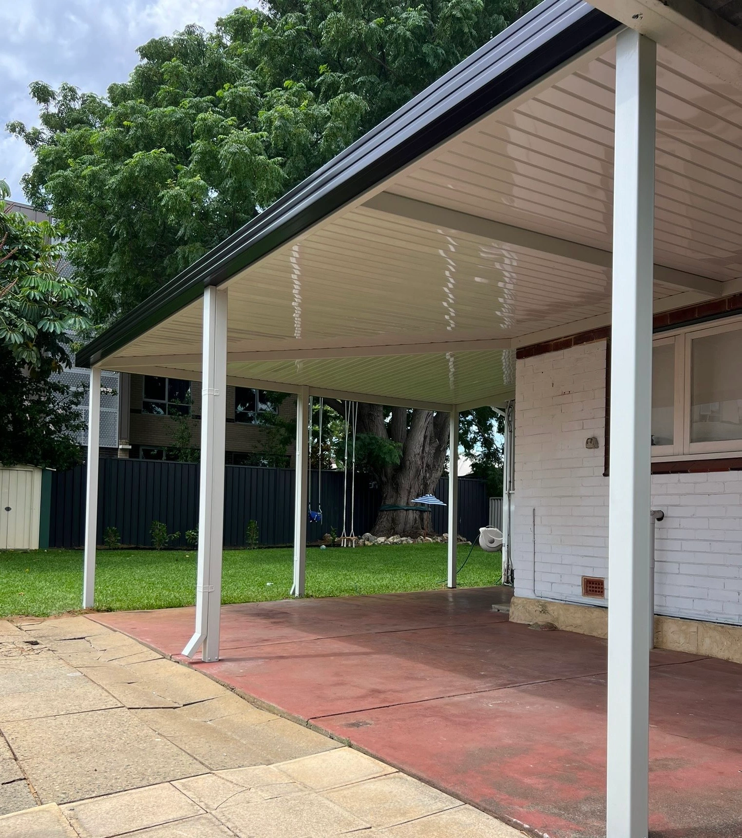 Cdek Flat Hipped Corner Patio