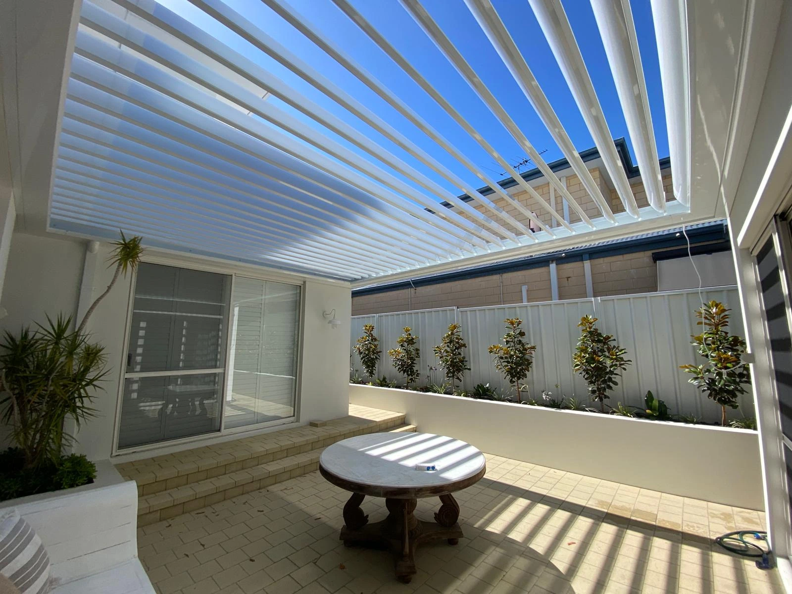 Alcove Lumex Louvre Roof
