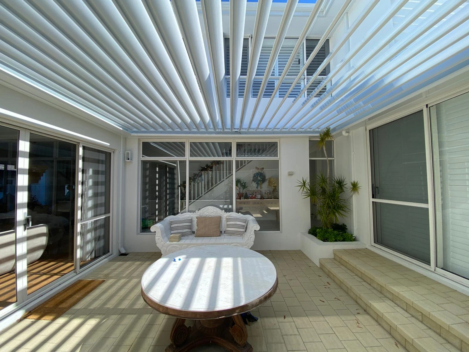 Alcove Lumex Louvre Roof
